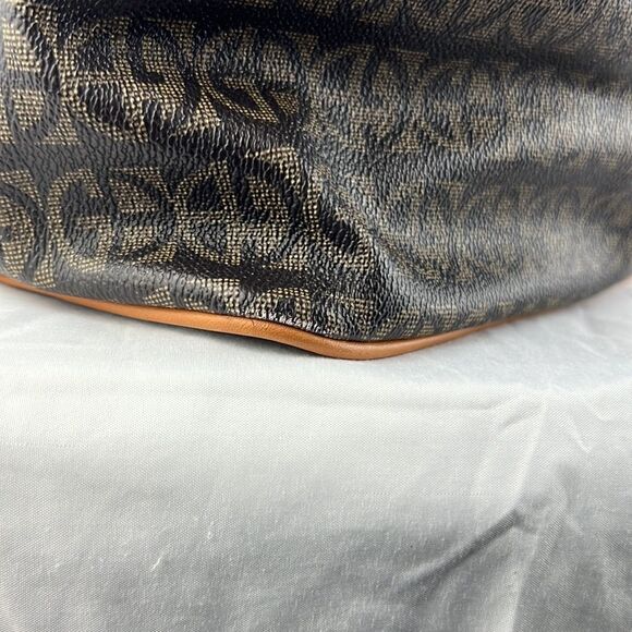 Giani Bernini Brown signature bucket handbag - Picture 6 of 7